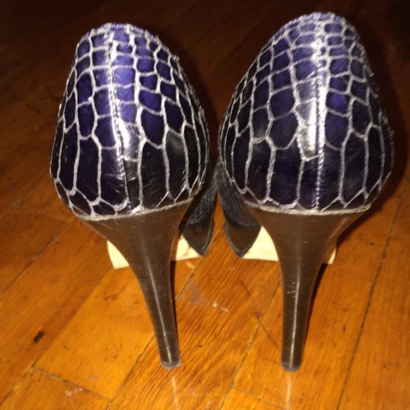 Fendi Snake Embossed Platform Pump - Picture 2 of 4