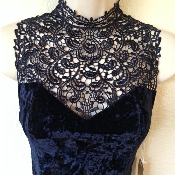 🚫SOLD🚫 Velvet & lace crop top -- NWT! - Picture 3 of 4