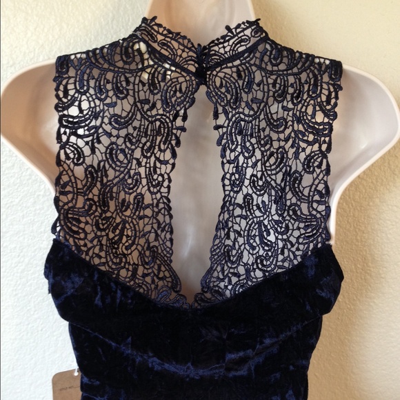 🚫SOLD🚫 Velvet & lace crop top -- NWT! - Picture 4 of 4