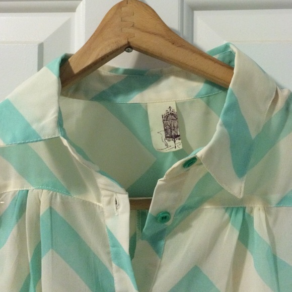 Chevron mint sleeveless blouse - Picture 2 of 2