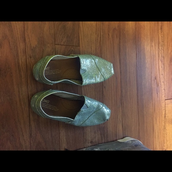 Sparkly blue toms