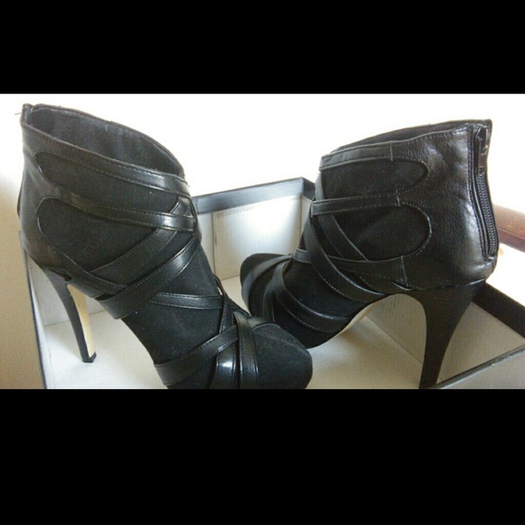 Moxy Moto Black Suede Bootie - Picture 4 of 4