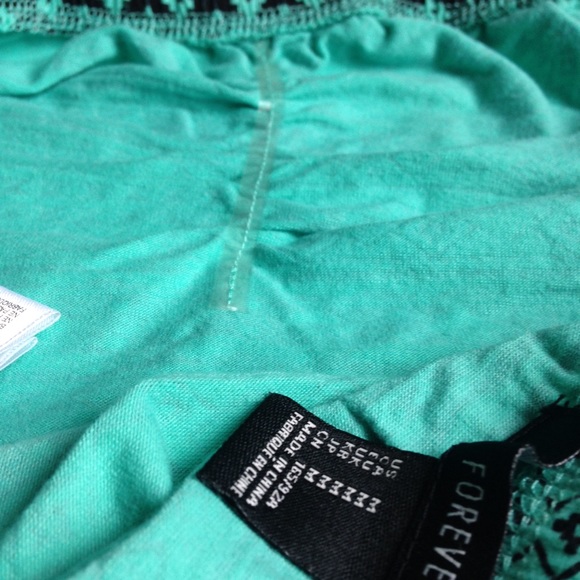 Tribal Print Crop Top - Picture 3 of 3