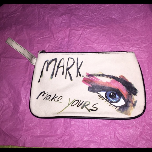 Very cute wrist clutch /make up bag NWOT