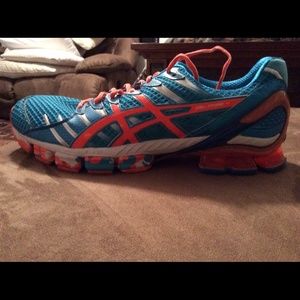 Asics men's shoes only worn once!!