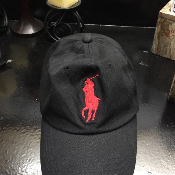 Big pony cap.