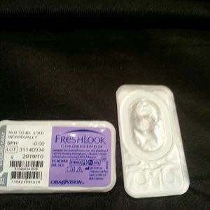 Freshlook contact lenses