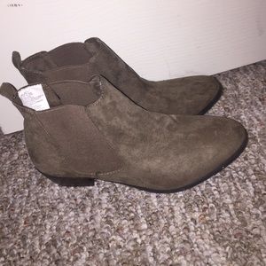 Suede boots