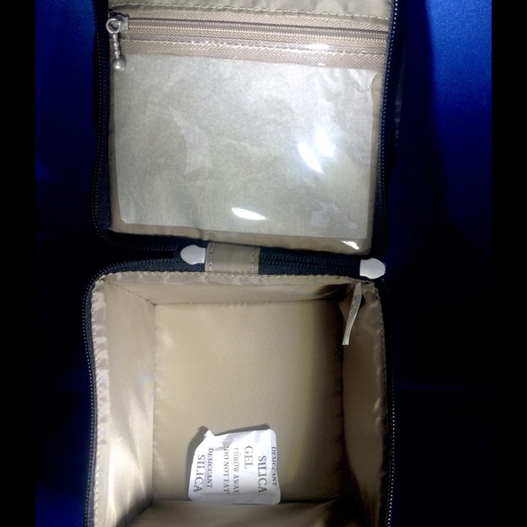 Baggallini CUBE Cosmetic/Meds Case 🎉HP🎉 - Picture 2 of 4