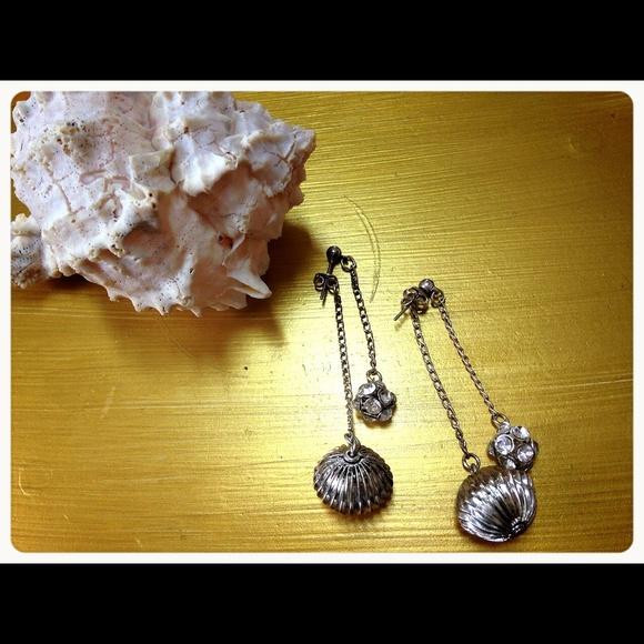 Simply Vera Vera Wang Jewelry - Simply Vera dangling Rhinestone earrings