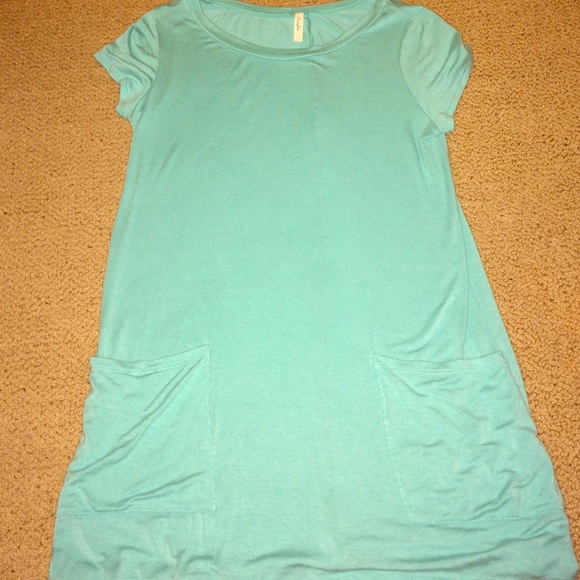 Super comfy turquoise tunic top