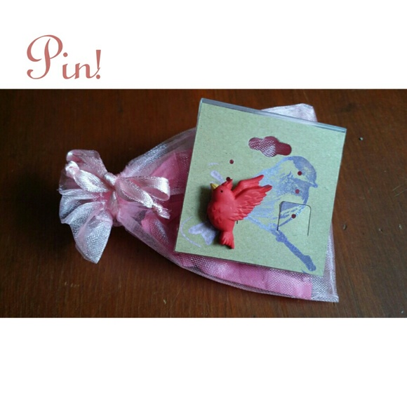 Red birdie Pin