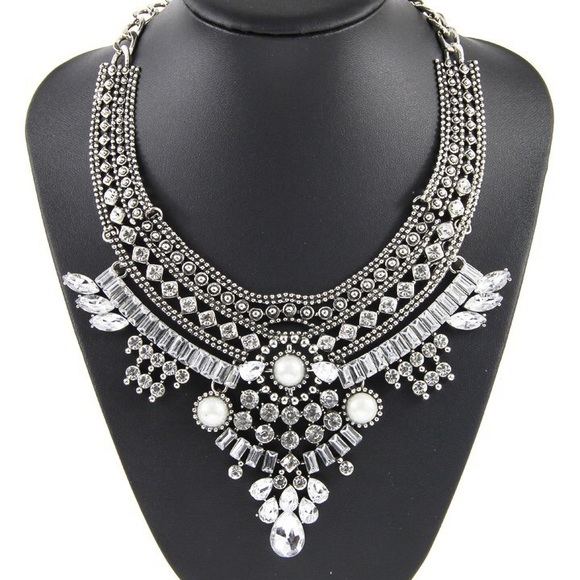 Statement necklace