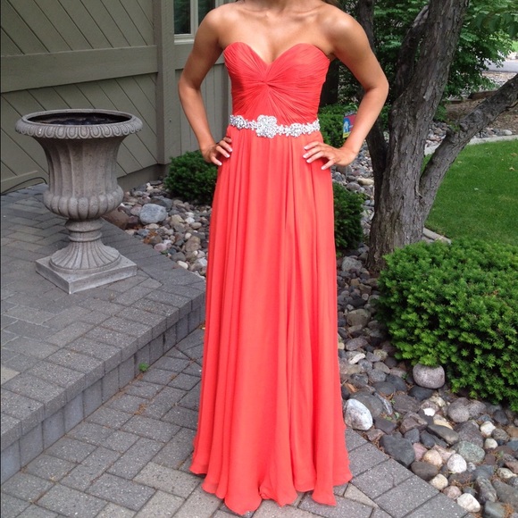 Prom dress - Picture 1 of 2