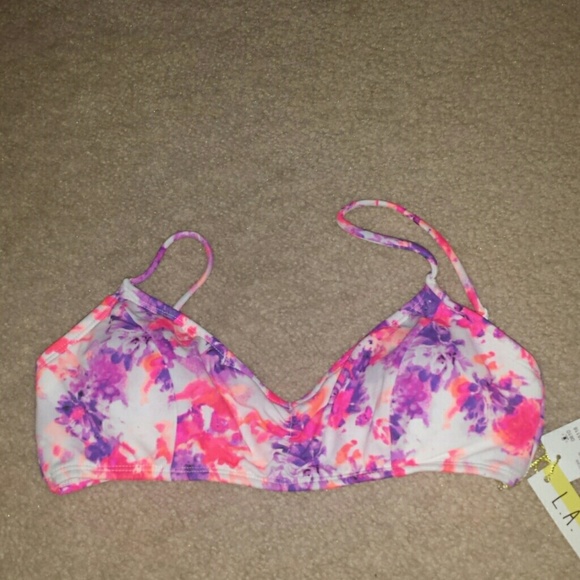 La hearts bikini top