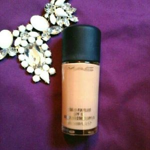 Authentic MAC foundation  (C 3.5)