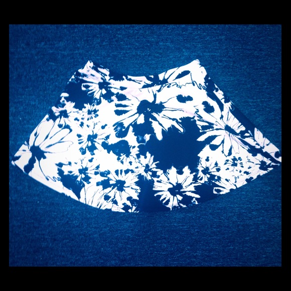 Black and white floral print skirt