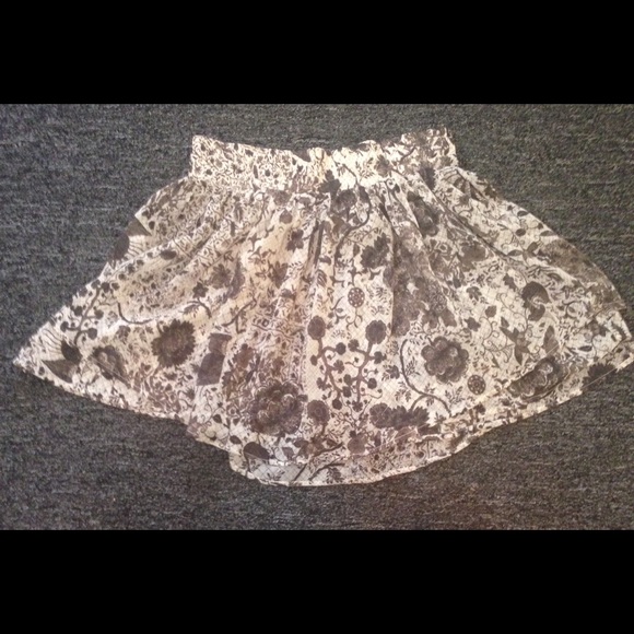 Gray and white floral print mini skirt