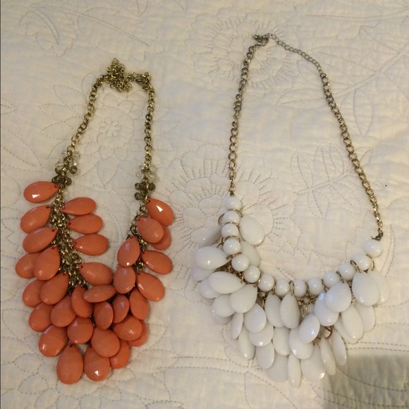 🎉Jewlery necklace bundle ! 🎉