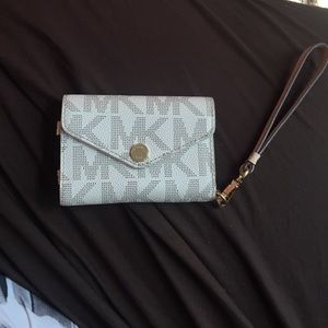 Phone wristlet for iPhone 4