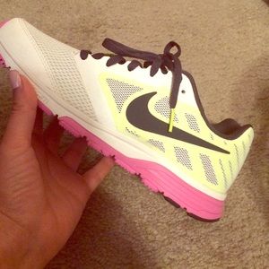 Brand New Nike ZoomFly size 7