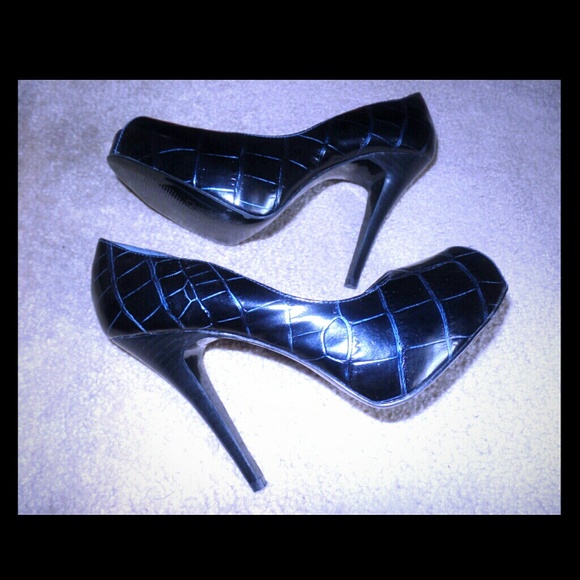 Sexy Carlos Carlos Santana stiletto peep toe pumps