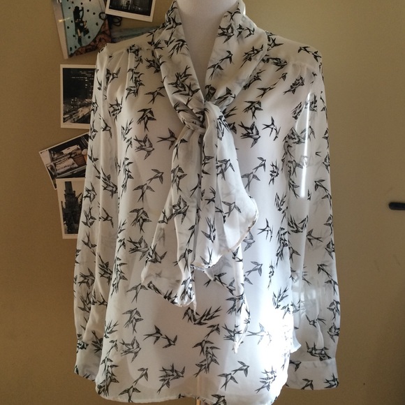 A beautiful chiffon blouse to pair with jeans! - Picture 1 of 4