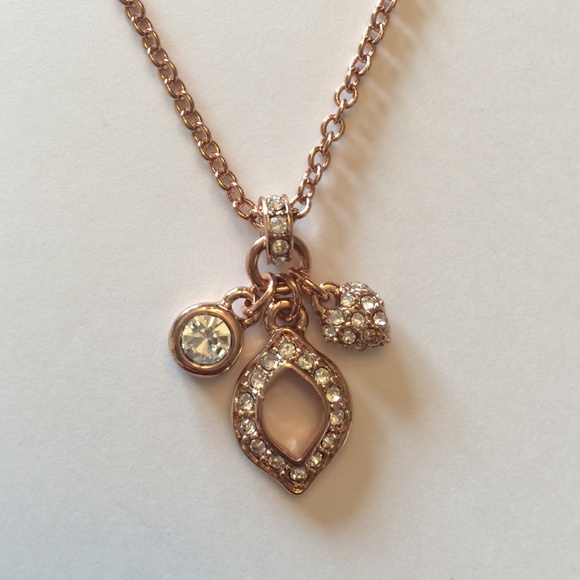 NWT Tahari Delicate Jeweled Necklace - Picture 2 of 4