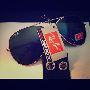 BUNDLED- Tory Butch studs &Rose gold Ray Bans😍