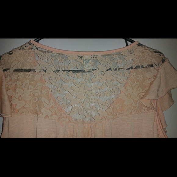 ❌SOLD❌French Laundry Ruffle top - Picture 3 of 4