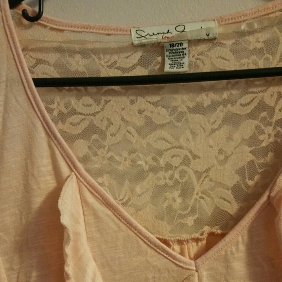 ❌SOLD❌French Laundry Ruffle top - Picture 4 of 4