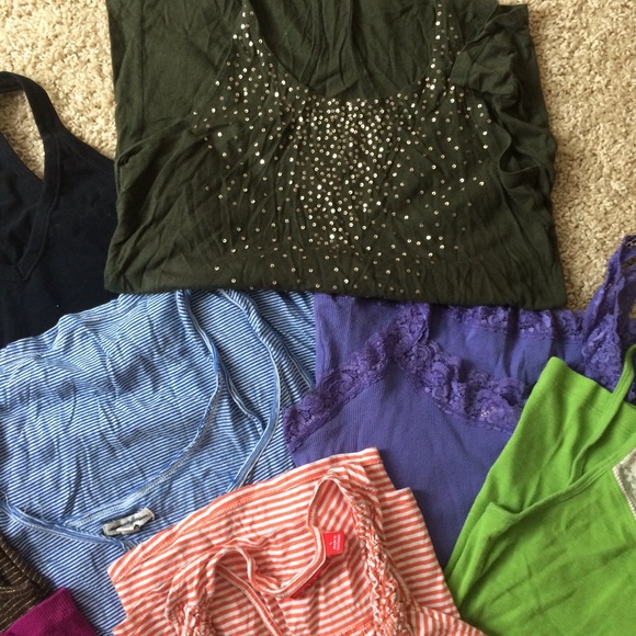 🚫SOLD🚫🆕Tank top bundle- 10 tops in all! - Picture 3 of 4