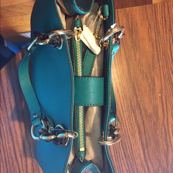 Kors medium cynthia satchel NWT - Picture 3 of 3