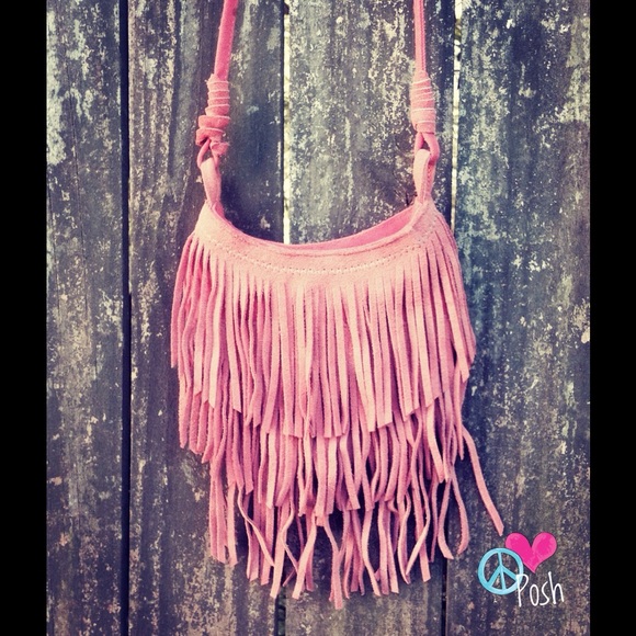 American Eagle Outfitters Handbags - 🌸🌾🌸 AEO Fringed Cross-body Bag 🌸🌾🌸