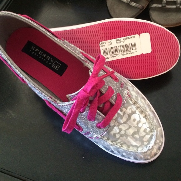 Who wants me?!!!! Youth girls size 2 sperry's