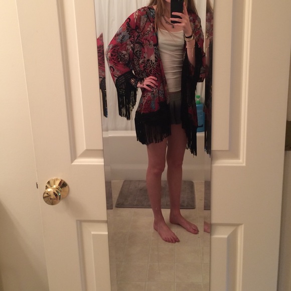 Red print kimono - Picture 4 of 4