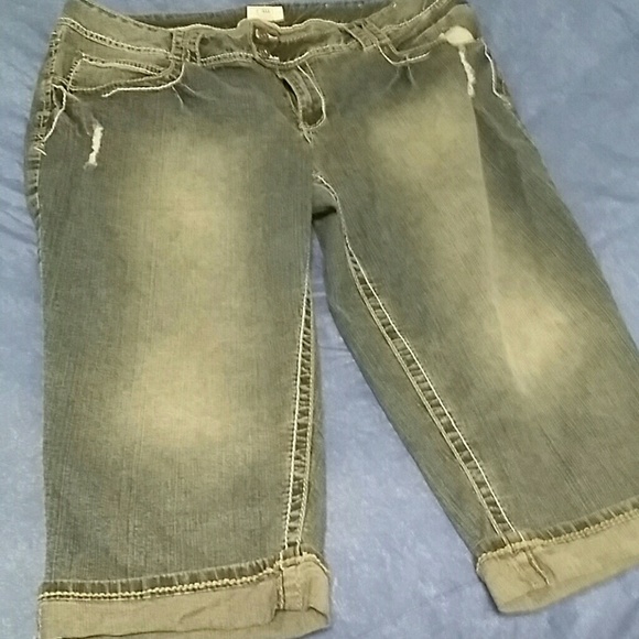 Capri jeans.