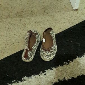 Brown &white flat leorpard color shoes