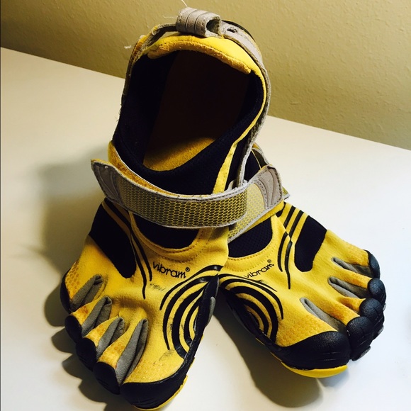 🚫sold🚫.  Vibram shoes