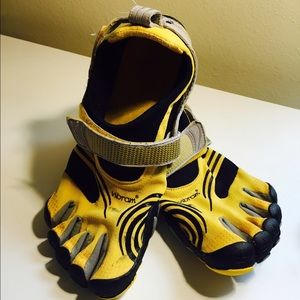 🚫sold🚫.  Vibram shoes