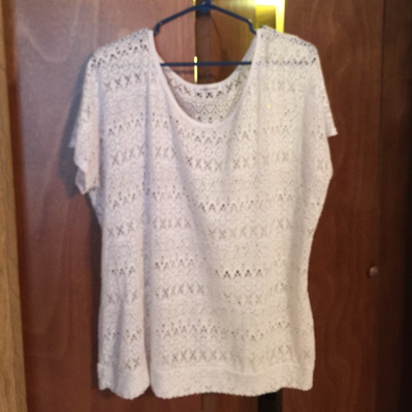 Very pretty white see through top!