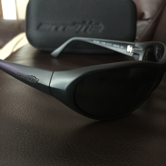 arnette raven sunglasses polarized