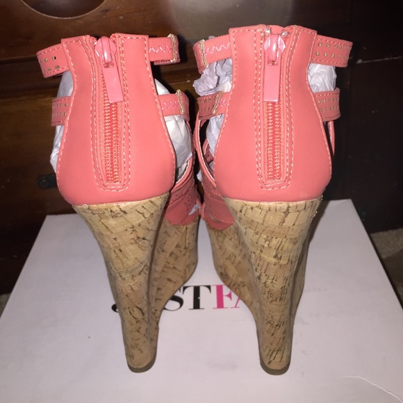 Sandals - Picture 3 of 4