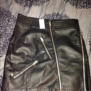 Smokin Hot Vegan Leather Skirt w/Zippers!