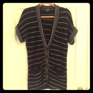 F21 black striped short-sleeved sweater