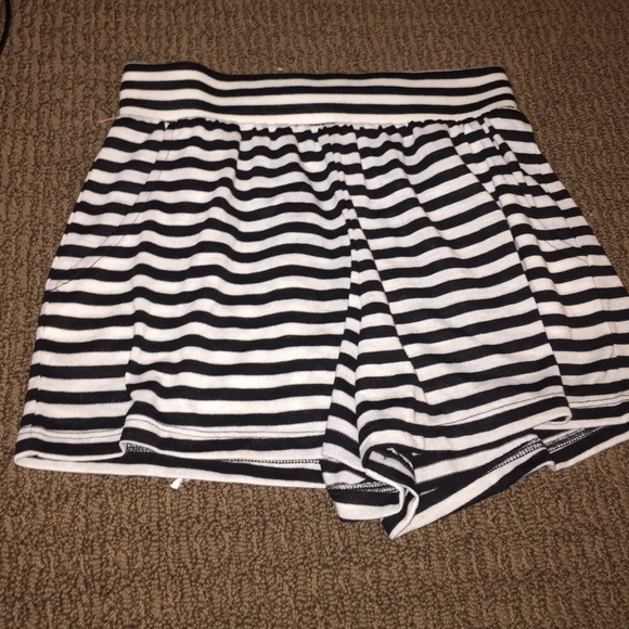 Never worn black and white flows shorts
