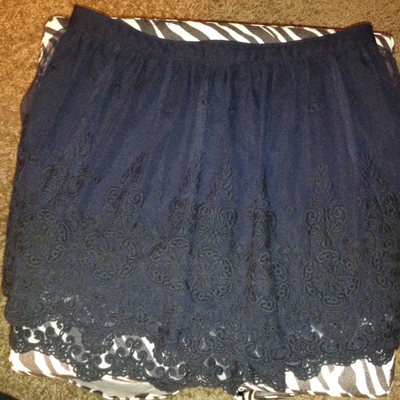 🦋🦋XS AEO Navy Blue Embroidered skirt🦋 - Picture 2 of 2
