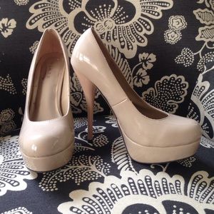 Nude platform heels/pumps