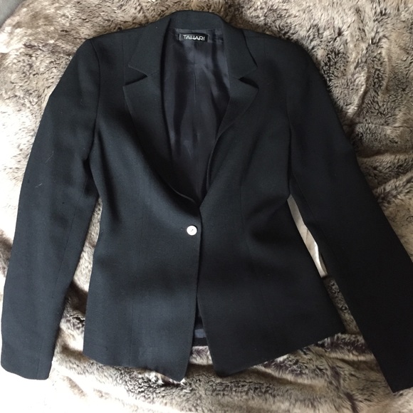 Tahari suit jacket light weight wool.