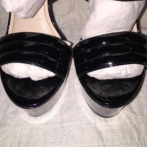 Black high-heeled party shoe - Picture 3 of 4